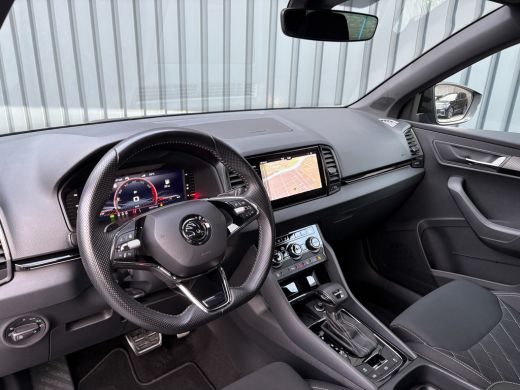 Skoda Karoq 1.5 TSI ACT Sportline Business | Elk. A-klep | Camera | Lane Assist | Stoel & Stuur verw. | Prijs... ActivLease financial lease