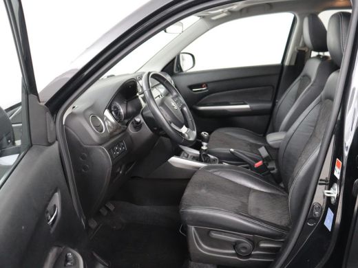 Suzuki Vitara 1.4 Boosterjet Style Smart Hybrid | Panoramadak | Leder/Alcantara | Stoelverwarming | Trekhaak | ... ActivLease financial lease