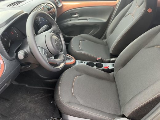 Toyota Aygo Hybrid 115 pulse | Cinnamon met zwart dak | Nieuw uit voorraad leverbaar | ActivLease financial lease