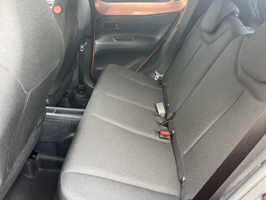 Toyota Aygo Hybrid 115 pulse | Cinnamon met zwart dak | Nieuw uit voorraad leverbaar | ActivLease financial lease