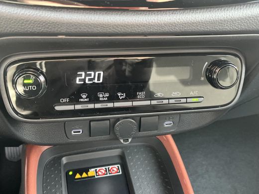 Toyota Aygo Hybrid 115 pulse | Cinnamon met zwart dak | Nieuw uit voorraad leverbaar | ActivLease financial lease