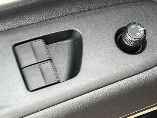 Toyota Aygo Hybrid 115 pulse | Cinnamon met zwart dak | Nieuw uit voorraad leverbaar | ActivLease financial lease