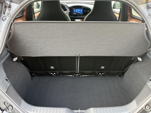 Toyota Aygo Hybrid 115 pulse | Cinnamon met zwart dak | Nieuw uit voorraad leverbaar | ActivLease financial lease