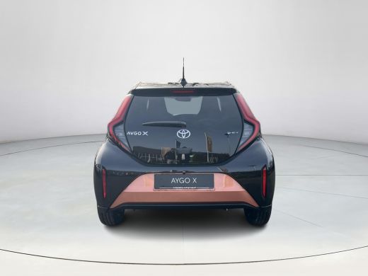 Toyota Aygo Hybrid 115 pulse | Cinnamon met zwart dak | Nieuw uit voorraad leverbaar | ActivLease financial lease