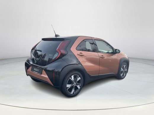 Toyota Aygo Hybrid 115 pulse | Cinnamon met zwart dak | Nieuw uit voorraad leverbaar | ActivLease financial lease
