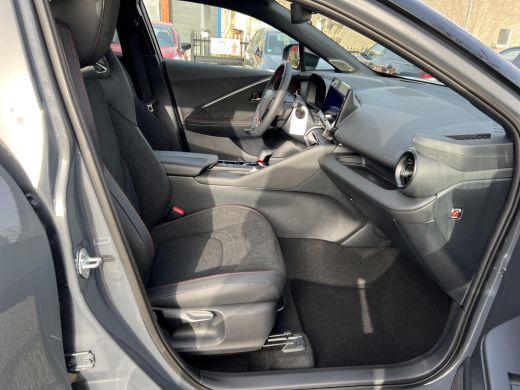 Toyota C-HR 2.0 Plug-in Hybrid 220 GR SPORT ActivLease financial lease