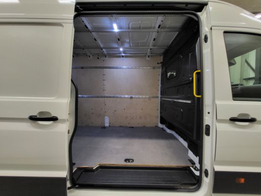 Volkswagen Crafter 2.0TDI 140pk L4/H3 3000kg Trekkracht Euro 6! ActivLease financial lease