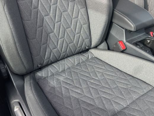 Volkswagen Golf 1.5 204pk eHybrid Life Edition Zijruiten achter en achterruit getint | Navigatie 'Discover' | Ach... ActivLease financial lease