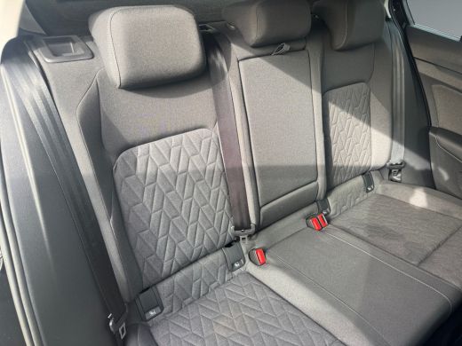 Volkswagen Golf 1.5 204pk eHybrid Life Edition Zijruiten achter en achterruit getint | Navigatie 'Discover' | Ach... ActivLease financial lease