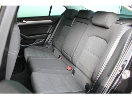 Volkswagen Passat 1.5 TSI Business | Adaptieve cruise control | Climate control | Keyless start | Apple carplay | ActivLease financial lease