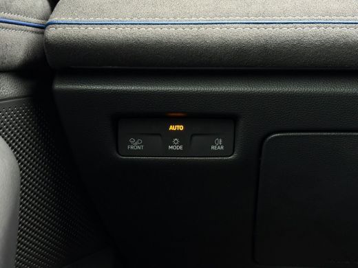 Volkswagen Passat Variant 1.5 eTSI R-Line Edition | Trekhaak | Panoramadak | Eletrische A-klep | Head up Display | ... ActivLease financial lease