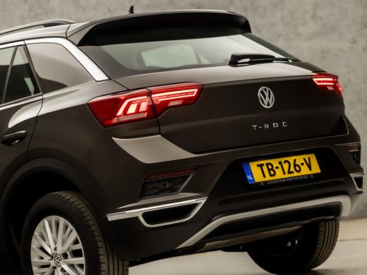 Volkswagen T-Roc 1.0 TSI Sport (APPLE CARPLAY, GROOT NAVI, ADAPTIVE CRUISE, PARKEERSENSOREN, SPORTSTOELEN, LANE AS... ActivLease financial lease