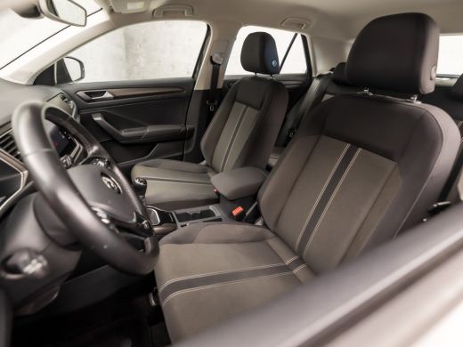 Volkswagen T-Roc 1.0 TSI Sport (APPLE CARPLAY, GROOT NAVI, ADAPTIVE CRUISE, PARKEERSENSOREN, SPORTSTOELEN, LANE AS... ActivLease financial lease