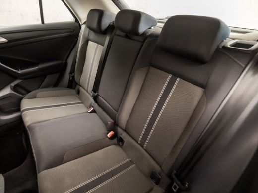 Volkswagen T-Roc 1.0 TSI Sport (APPLE CARPLAY, GROOT NAVI, ADAPTIVE CRUISE, PARKEERSENSOREN, SPORTSTOELEN, LANE AS... ActivLease financial lease