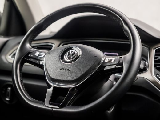 Volkswagen T-Roc 1.0 TSI Sport (APPLE CARPLAY, GROOT NAVI, ADAPTIVE CRUISE, PARKEERSENSOREN, SPORTSTOELEN, LANE AS... ActivLease financial lease