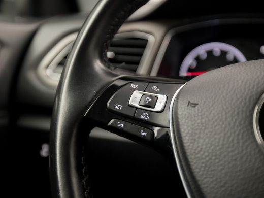 Volkswagen T-Roc 1.0 TSI Sport (APPLE CARPLAY, GROOT NAVI, ADAPTIVE CRUISE, PARKEERSENSOREN, SPORTSTOELEN, LANE AS... ActivLease financial lease