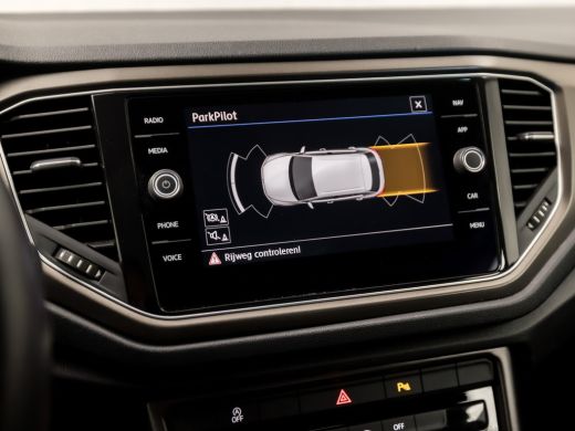 Volkswagen T-Roc 1.0 TSI Sport (APPLE CARPLAY, GROOT NAVI, ADAPTIVE CRUISE, PARKEERSENSOREN, SPORTSTOELEN, LANE AS... ActivLease financial lease