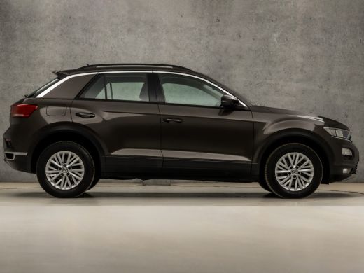 Volkswagen T-Roc 1.0 TSI Sport (APPLE CARPLAY, GROOT NAVI, ADAPTIVE CRUISE, PARKEERSENSOREN, SPORTSTOELEN, LANE AS... ActivLease financial lease