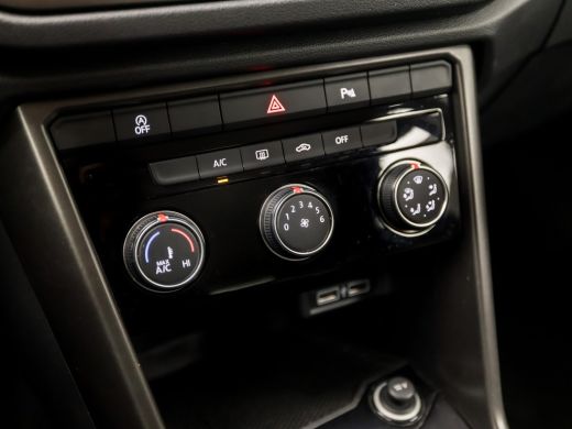 Volkswagen T-Roc 1.0 TSI Sport (APPLE CARPLAY, GROOT NAVI, ADAPTIVE CRUISE, PARKEERSENSOREN, SPORTSTOELEN, LANE AS... ActivLease financial lease