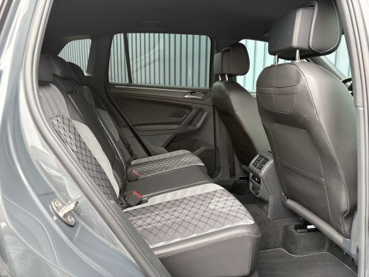Volkswagen Tiguan 1.4 TSI eHybrid R-Line Business+ | Keyless | Black Style | IQ Light | Elk. A-klep | Prijs Rijklaar!! ActivLease financial lease