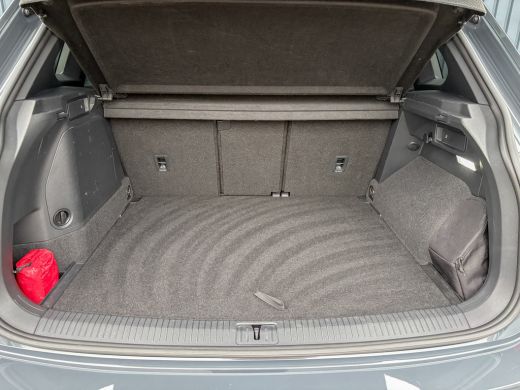 Volkswagen Tiguan 1.4 TSI eHybrid R-Line Business+ | Keyless | Black Style | IQ Light | Elk. A-klep | Prijs Rijklaar!! ActivLease financial lease