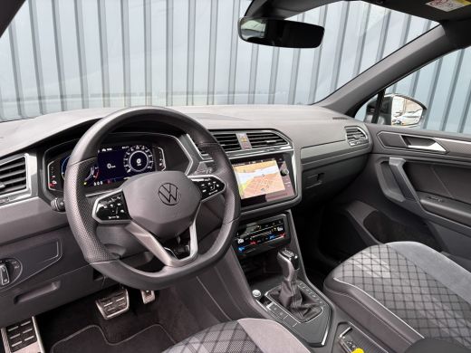 Volkswagen Tiguan 1.4 TSI eHybrid R-Line Business+ | Keyless | Black Style | IQ Light | Elk. A-klep | Prijs Rijklaar!! ActivLease financial lease