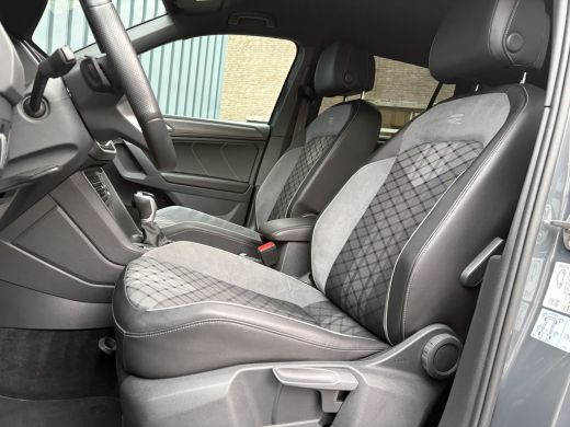 Volkswagen Tiguan 1.4 TSI eHybrid R-Line Business+ | Keyless | Black Style | IQ Light | Elk. A-klep | Prijs Rijklaar!! ActivLease financial lease