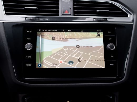 Volkswagen Tiguan 1.4 TSI eHybrid R-Line Business+ | Keyless | Black Style | IQ Light | Elk. A-klep | Prijs Rijklaar!! ActivLease financial lease