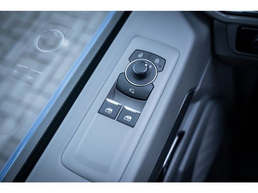 Volkswagen Transporter 2.0 TDI 170 pk L2H1 Bulli Dubbele Cabine TREKHAAK - BLACK PACK - BETIMMERING ActivLease financial lease