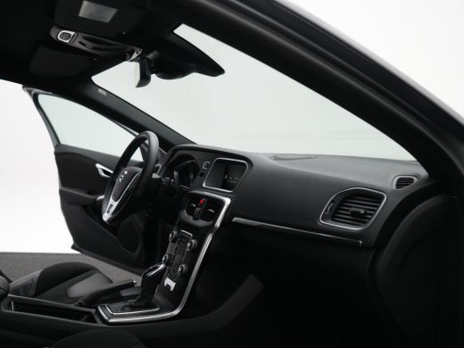 Volvo  V40 T3 Polar+ Sport | Panoramadak | Harman/Kardon | R-Design | Camera | Keyless | On Call | Stoelverw... ActivLease financial lease