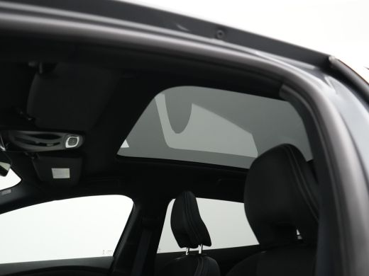 Volvo  V40 T3 Polar+ Sport | Panoramadak | Harman/Kardon | R-Design | Camera | Keyless | On Call | Stoelverw... ActivLease financial lease
