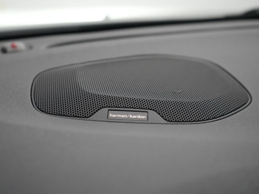 Volvo  V40 T3 Polar+ Sport | Panoramadak | Harman/Kardon | R-Design | Camera | Keyless | On Call | Stoelverw... ActivLease financial lease