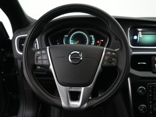 Volvo  V40 T3 Polar+ Sport | Panoramadak | Harman/Kardon | R-Design | Camera | Keyless | On Call | Stoelverw... ActivLease financial lease