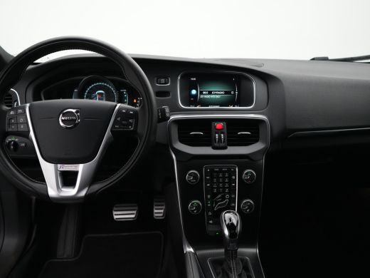 Volvo  V40 T3 Polar+ Sport | Panoramadak | Harman/Kardon | R-Design | Camera | Keyless | On Call | Stoelverw... ActivLease financial lease