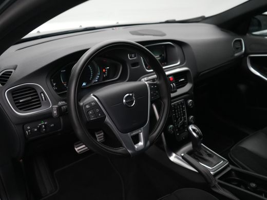 Volvo  V40 T3 Polar+ Sport | Panoramadak | Harman/Kardon | R-Design | Camera | Keyless | On Call | Stoelverw... ActivLease financial lease