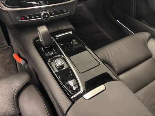 Volvo  V90 T8 Plug-in hybrid AWD Ultra Dark | Achterbank verwarmd | Apple Carplay/Android Auto|telefooninteg... ActivLease financial lease