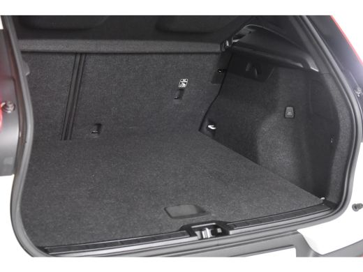 Volvo  XC40 1.5 T2 Momentum *1ste Eigenaar*Navigatie*Parkassist*Trekhaak* ActivLease financial lease