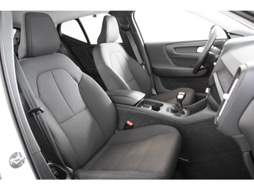 Volvo  XC40 1.5 T2 Momentum *1ste Eigenaar*Navigatie*Parkassist*Trekhaak* ActivLease financial lease