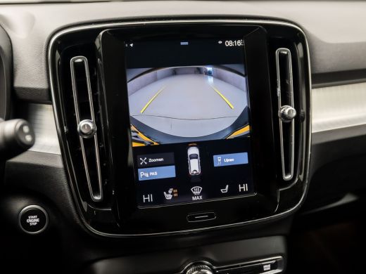 Volvo  XC40 1.5 T2 Momentum Sport Automaat (APPLE CARPLAY, GROOT NAVI, STUUR/STOELVERWARMING, CAMERA, SPORTST... ActivLease financial lease