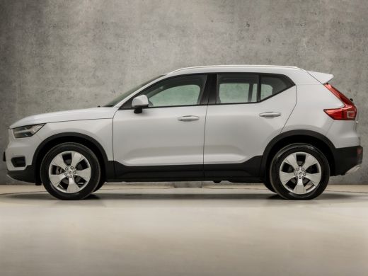 Volvo  XC40 1.5 T2 Momentum Sport Automaat (APPLE CARPLAY, GROOT NAVI, STUUR/STOELVERWARMING, CAMERA, SPORTST... ActivLease financial lease