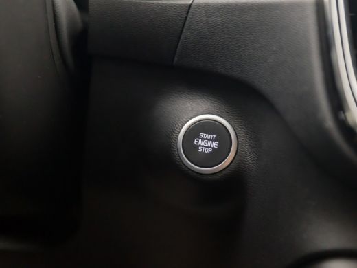 Volvo  XC40 1.5 T2 Momentum Sport Automaat (APPLE CARPLAY, GROOT NAVI, STUUR/STOELVERWARMING, CAMERA, SPORTST... ActivLease financial lease