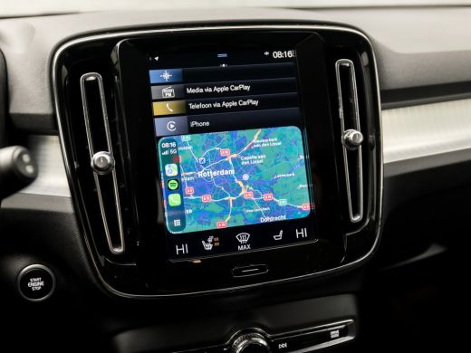 Volvo  XC40 1.5 T2 Momentum Sport Automaat (APPLE CARPLAY, GROOT NAVI, STUUR/STOELVERWARMING, CAMERA, SPORTST... ActivLease financial lease