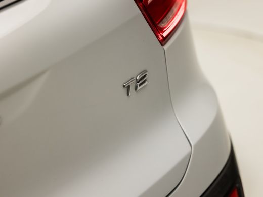 Volvo  XC40 1.5 T2 Momentum Sport Automaat (APPLE CARPLAY, GROOT NAVI, STUUR/STOELVERWARMING, CAMERA, SPORTST... ActivLease financial lease