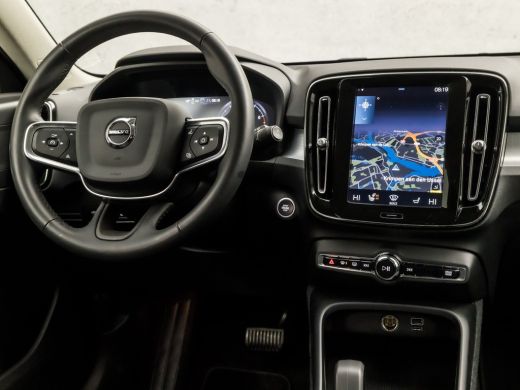Volvo  XC40 1.5 T2 Momentum Sport Automaat (APPLE CARPLAY, GROOT NAVI, STUUR/STOELVERWARMING, CAMERA, SPORTST... ActivLease financial lease
