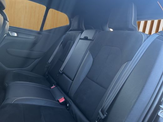 Volvo  XC40 Recharge P8 AWD R-Design | Achteruitrij assistent | Keyless entry/start | LED achterlichten ActivLease financial lease