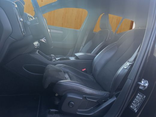 Volvo  XC40 Recharge P8 AWD R-Design | Achteruitrij assistent | Keyless entry/start | LED achterlichten ActivLease financial lease