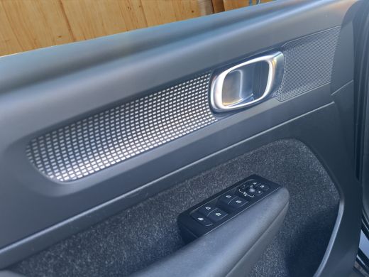 Volvo  XC40 Recharge P8 AWD R-Design | Achteruitrij assistent | Keyless entry/start | LED achterlichten ActivLease financial lease