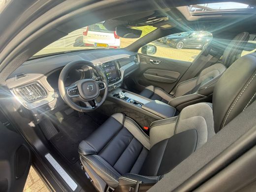 Volvo  XC60 T8 455PK Plus Dark | 360 | Luchtvering | Panoramadak | HK Audio | Memory | Getint Glas ActivLease financial lease