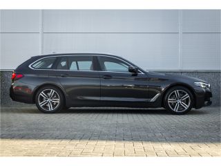 BMW 5 Serie Touring 530e Panoram / Camera / Leder / Elec stoelen /