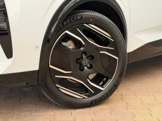 Peugeot e-5008 GT Exclusive 73 kWh | 2 stoelen op derde rij | Achteruitrijcamera | Apple Carplay/Android Auto|te...